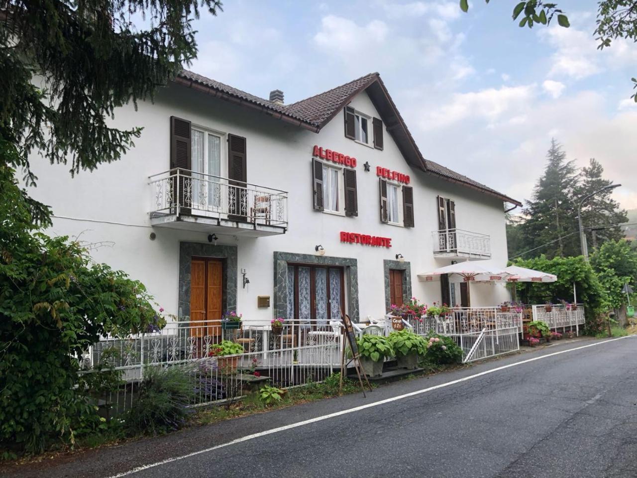 Albergo Delfino San Pietro d'Olba Exterior foto
